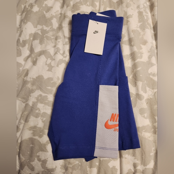 NWOT Nike High Waist Biker Shorts - Picture 4 of 6